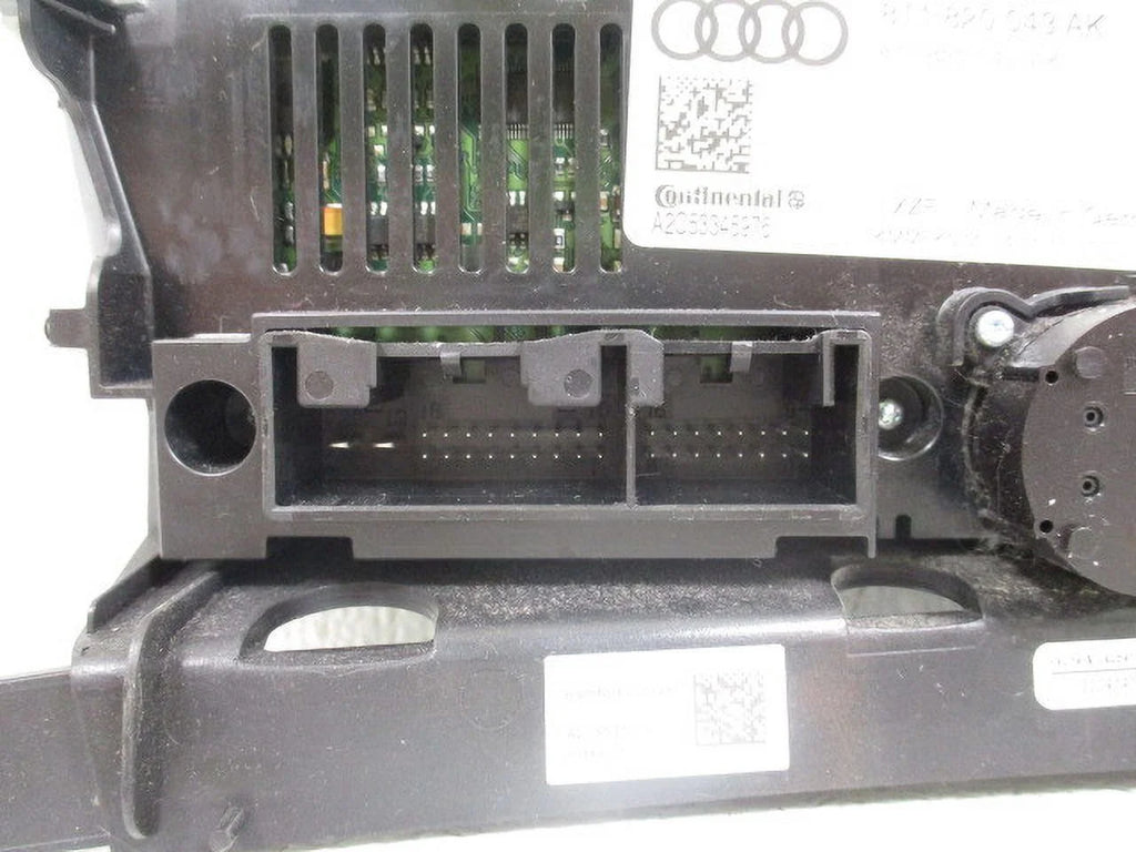 Pre-Owned Dual Auto Temperature Control with Heated Seats H62127