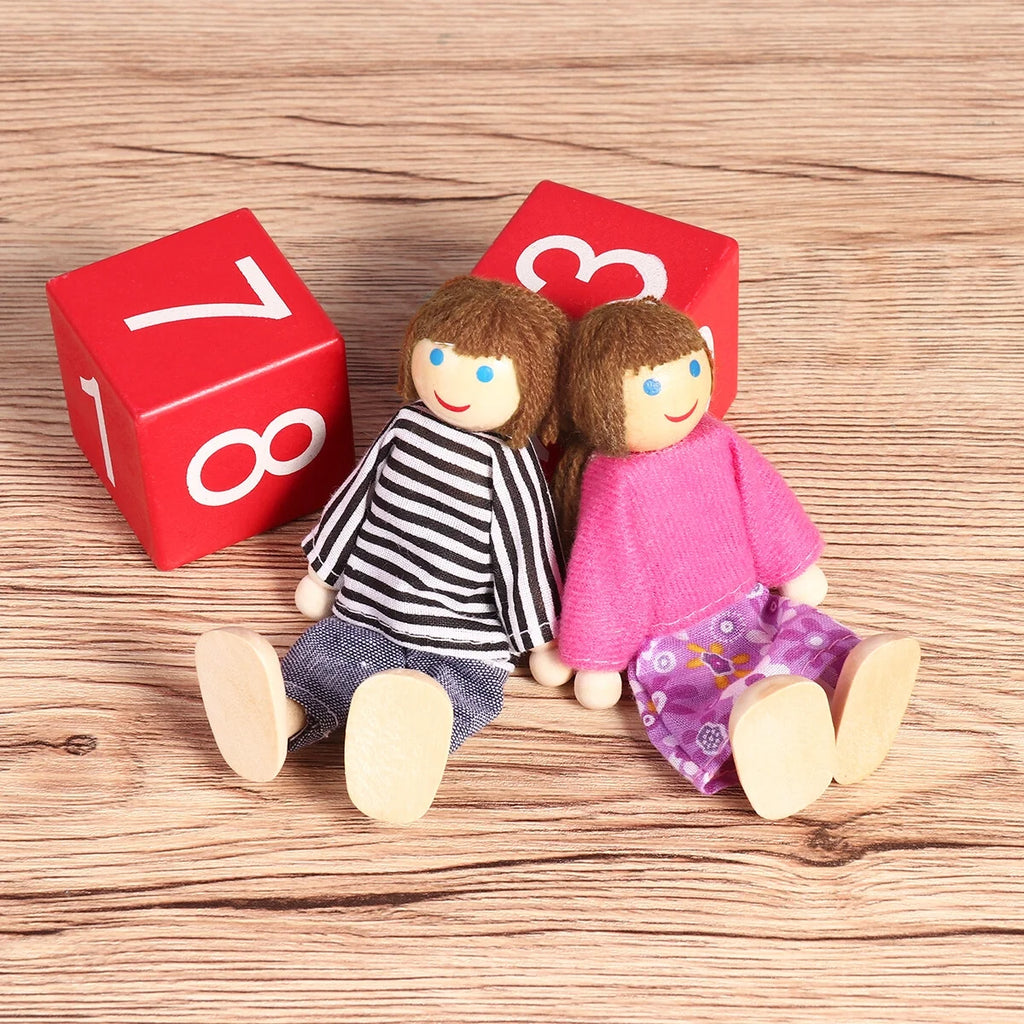 Wooden Dolls Playset Set of 7 People Q483249