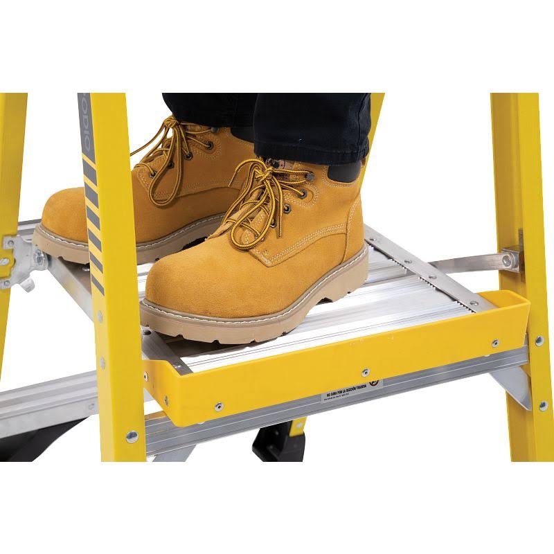 5 ft Fiberglass Podium Ladder E88091