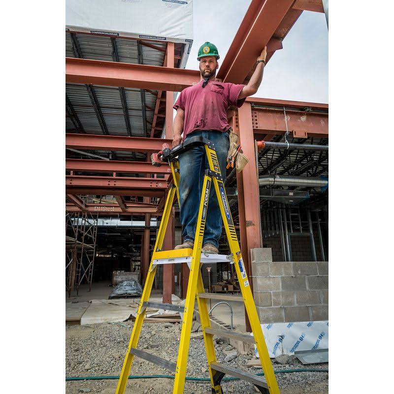5 ft Fiberglass Podium Ladder E88091