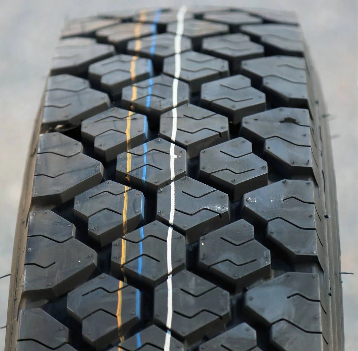 245/70R19.5 135/133M Tire T72482