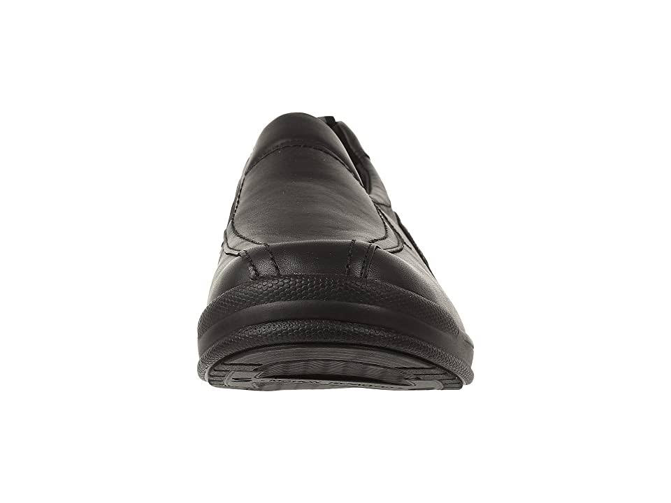 Black 11 Wide Cruise Shoes C18102