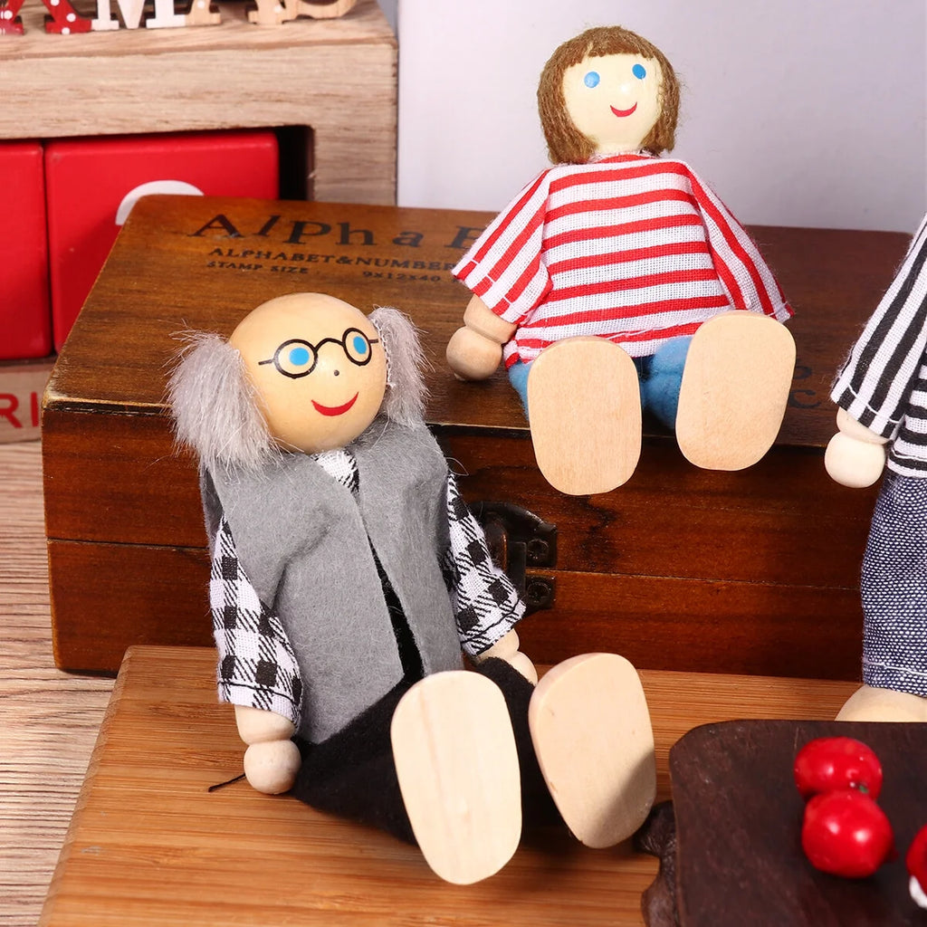 Wooden Dolls Playset Set of 7 People Q483249