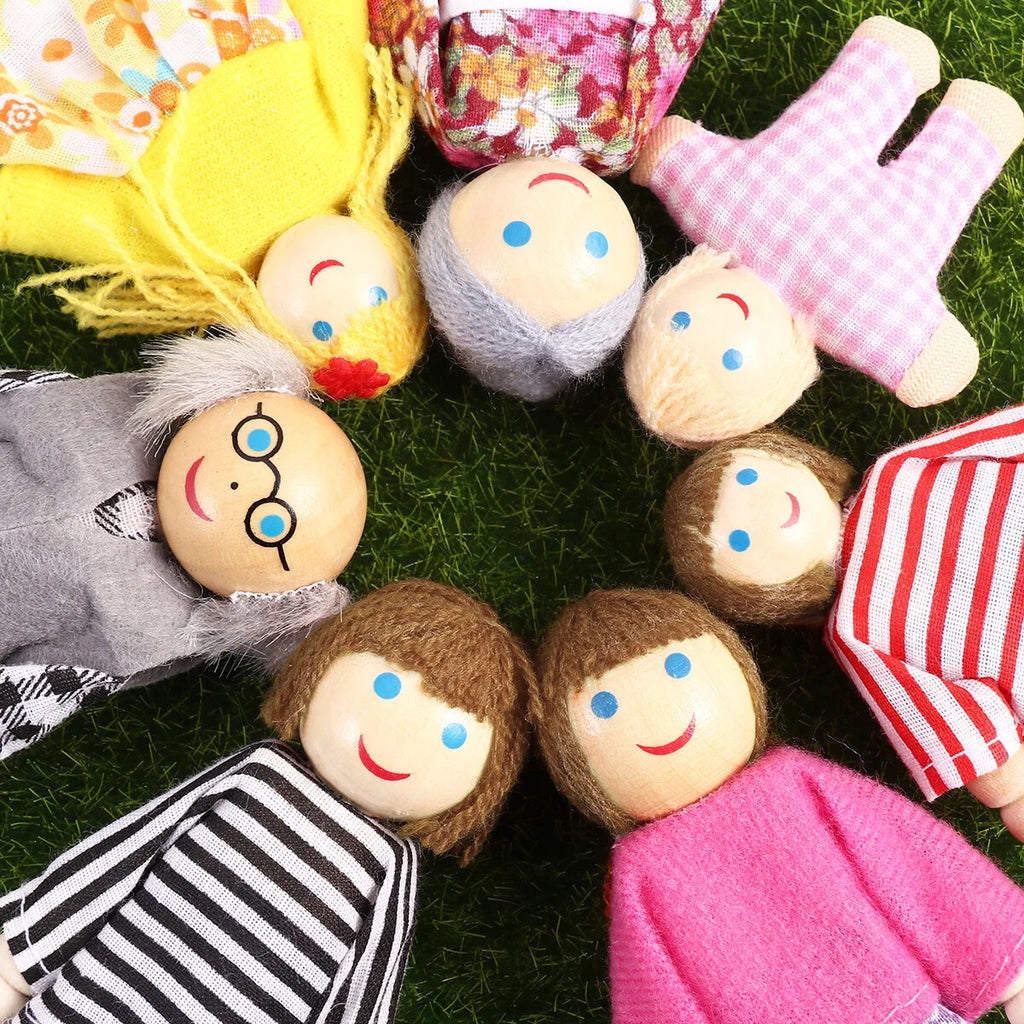 Wooden Dolls Playset Set of 7 People Q483249